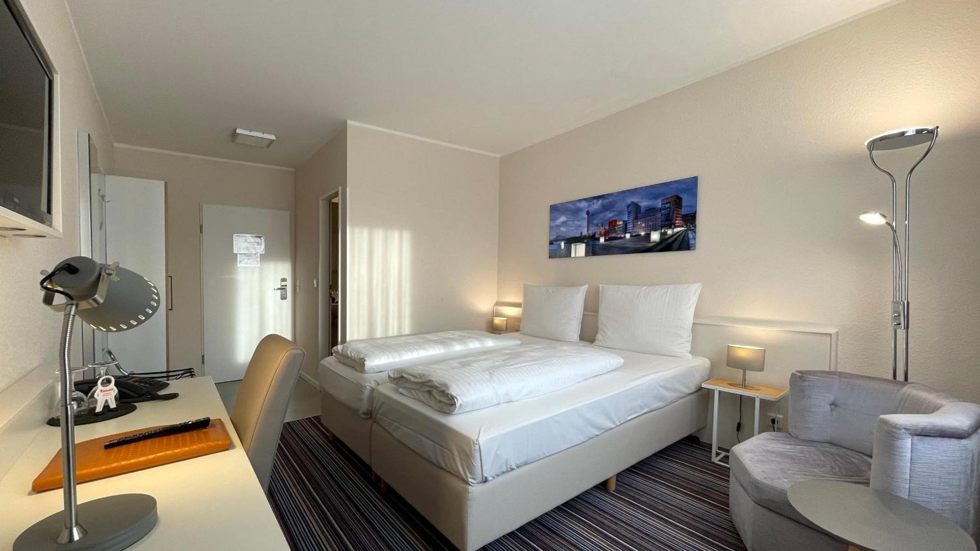 Hotel Astra Dusseldorf Exterior photo